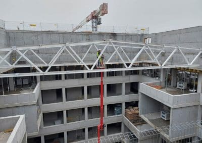 Montaż konstrukcji atrium w centrum Warszawy