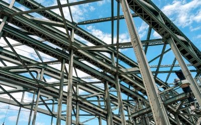 Ile waży konstrukcja stalowa? Standardy wagowe hal przemysłowych.