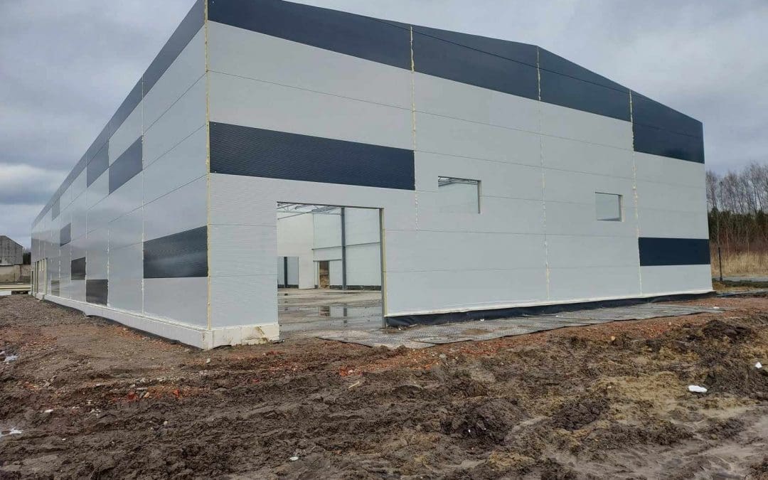 Montaż płyt warstwowych ściennych